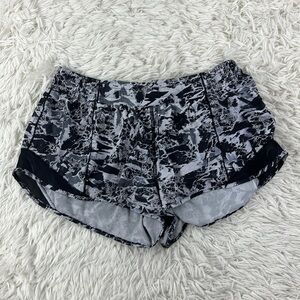 Lululemon Hotty Hot Short II (2.5") Interlaced Alpine White Black / Black